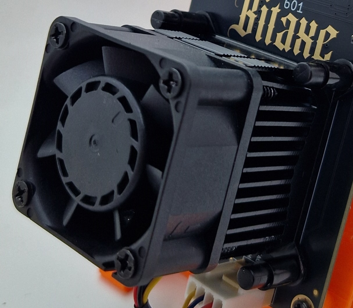 Bitaxe Gamma 601 – 1.2TH/s 18W Solo Lottery Bitcoin Miner